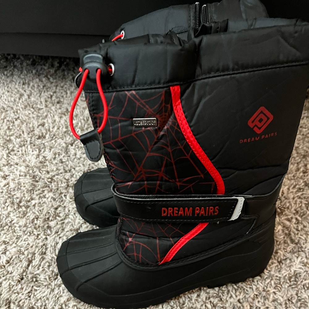 Boys winter snow boots never worn